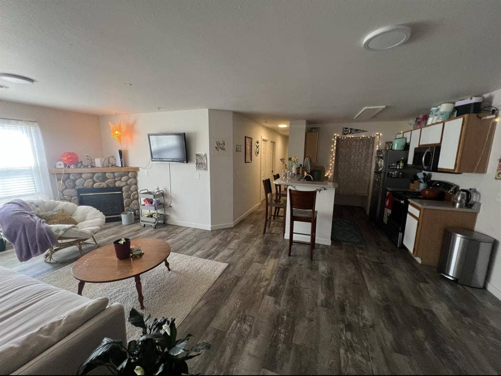 ISO one female tenant