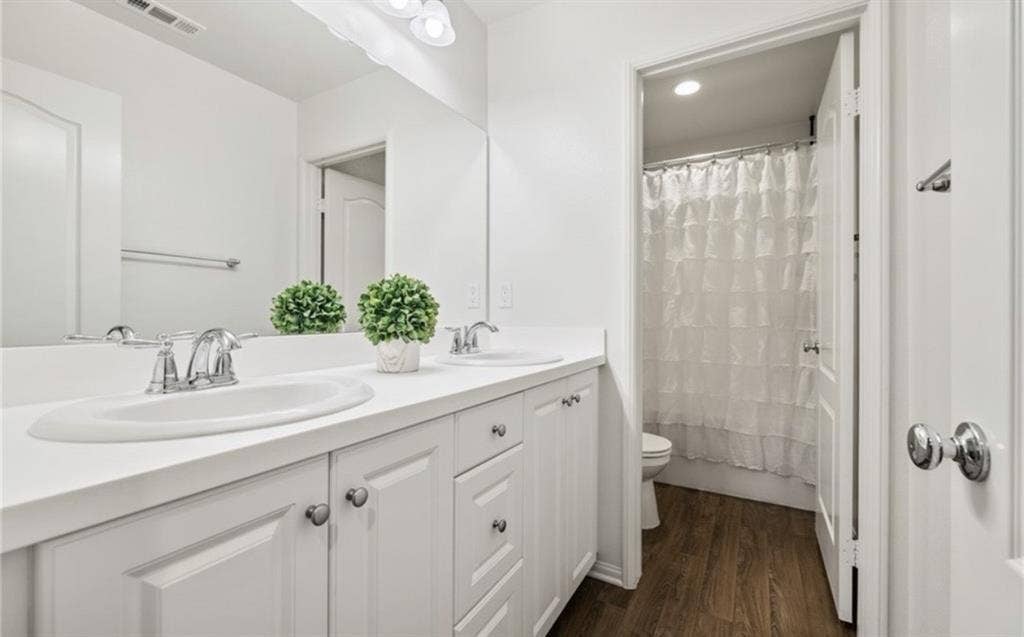 5 bdm 3.5 bth rooms for rent