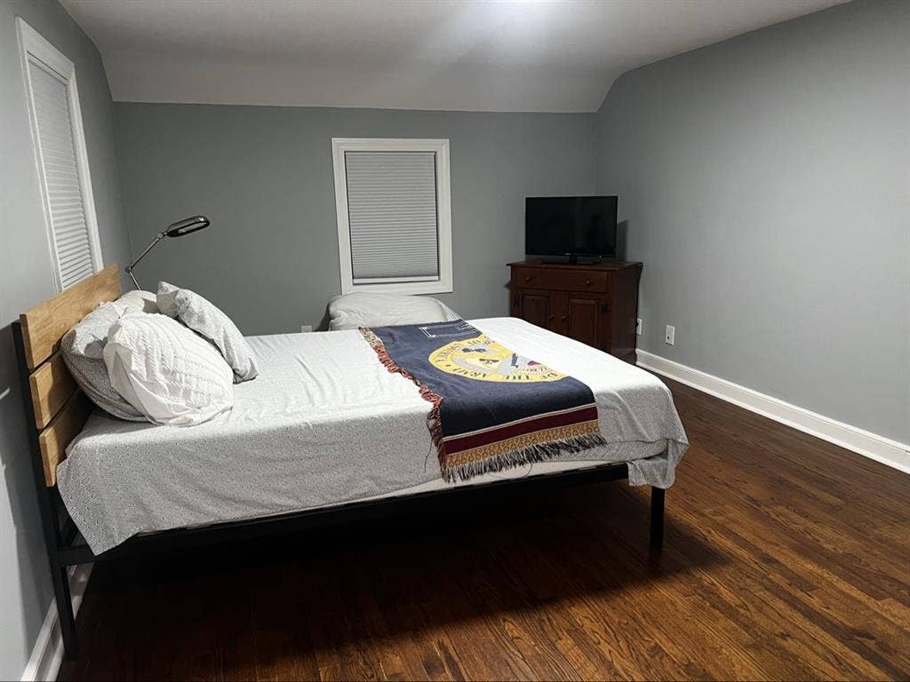 Looking for a room mate!