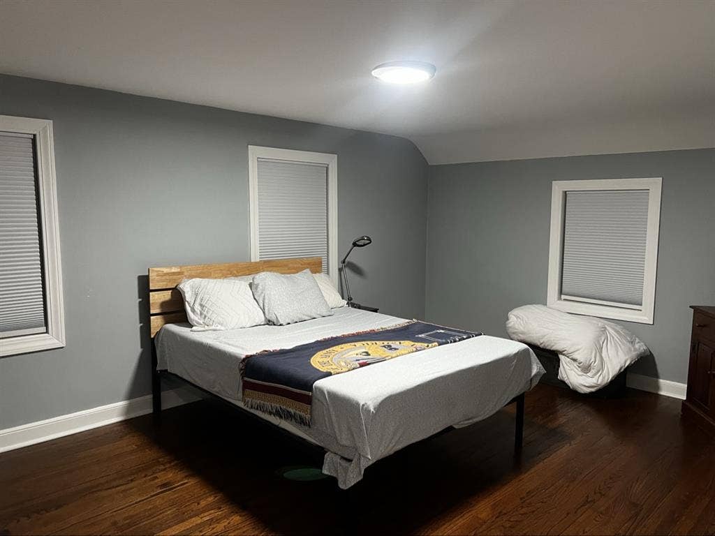 Looking for a room mate!