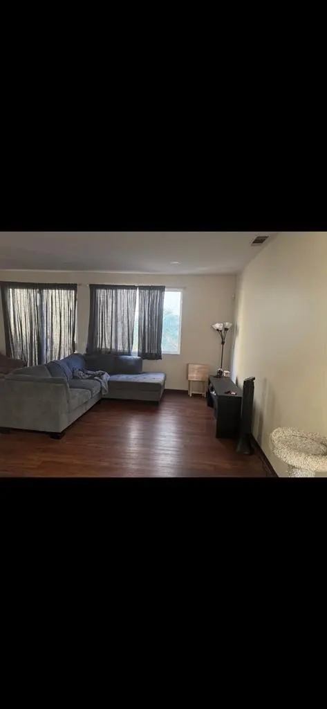 Master bedroom for rent