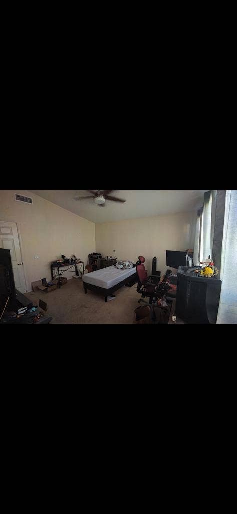 Master bedroom for rent