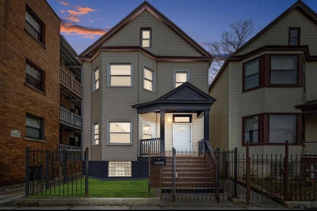 Spacious 3BR/2BA Near UChicago