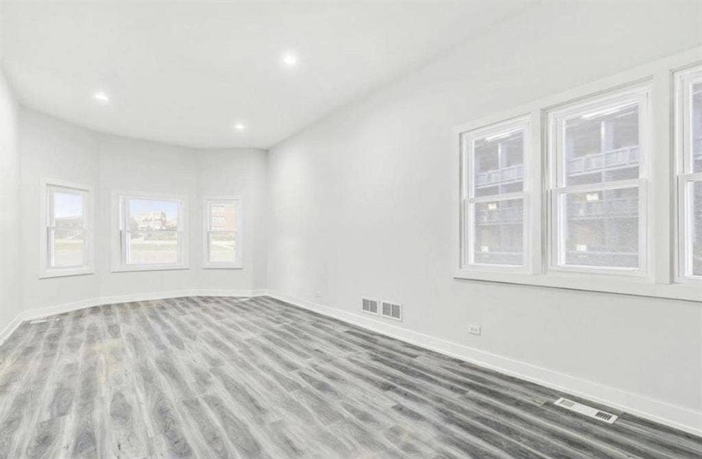 Spacious 3BR/2BA Near UChicago
