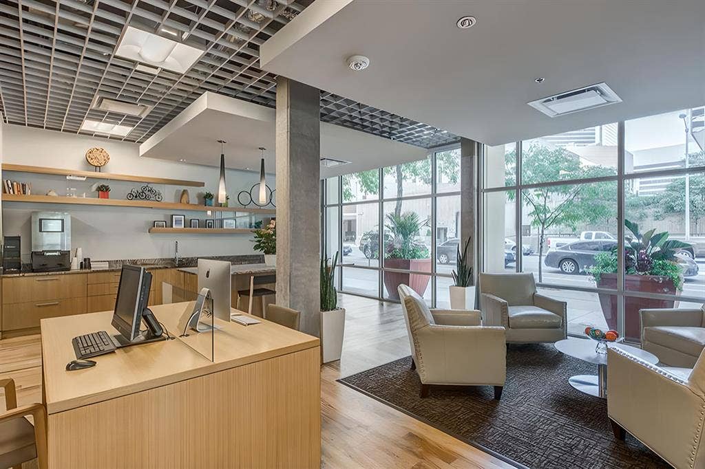 1bdr/ 1bth beautiful downtown space