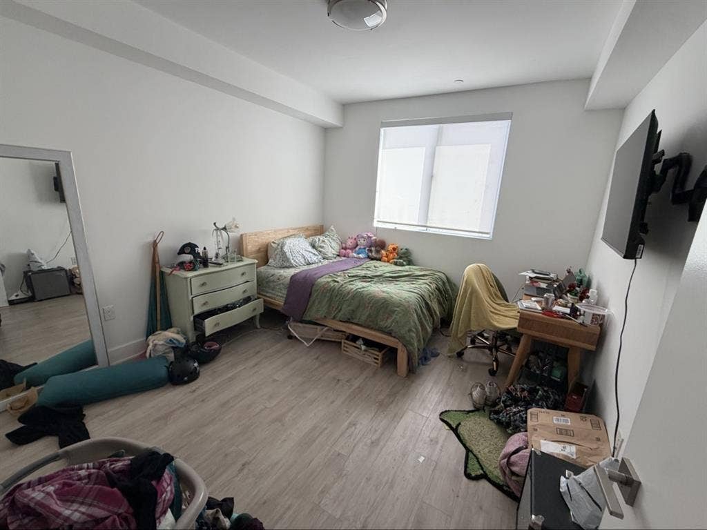 Seeking Female Roommate - JULY 1!!
