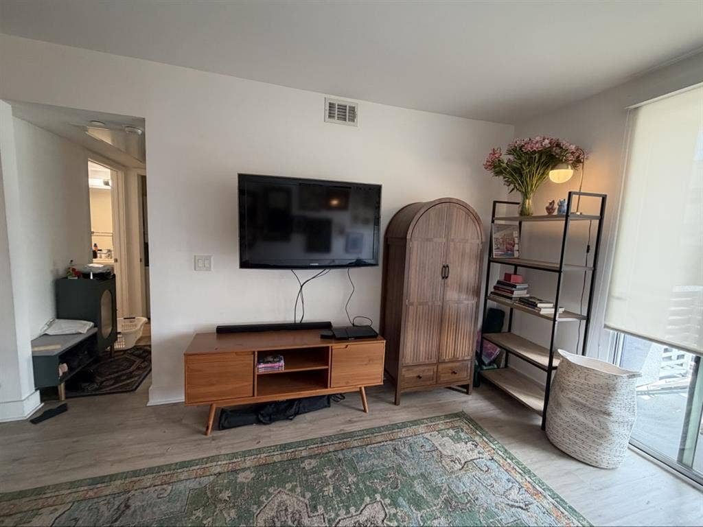 Seeking Female Roommate - JULY 1!!
