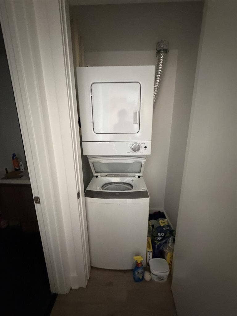Seeking Female Roommate - JULY 1!!
