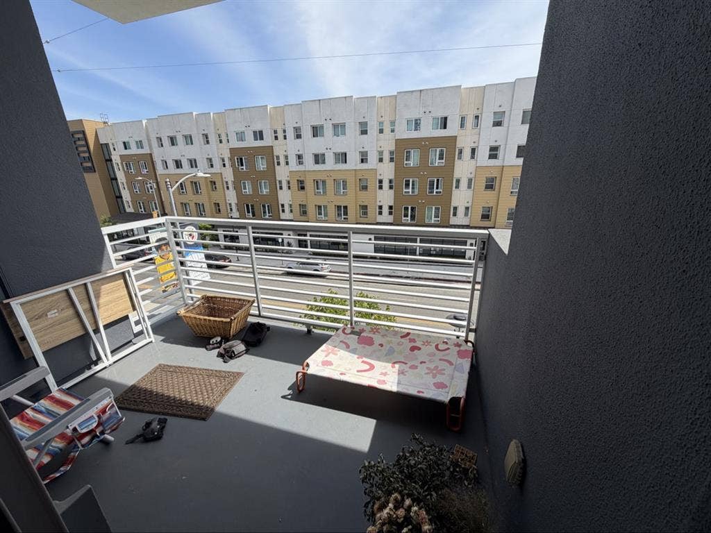 Seeking Female Roommate - JULY 1!!