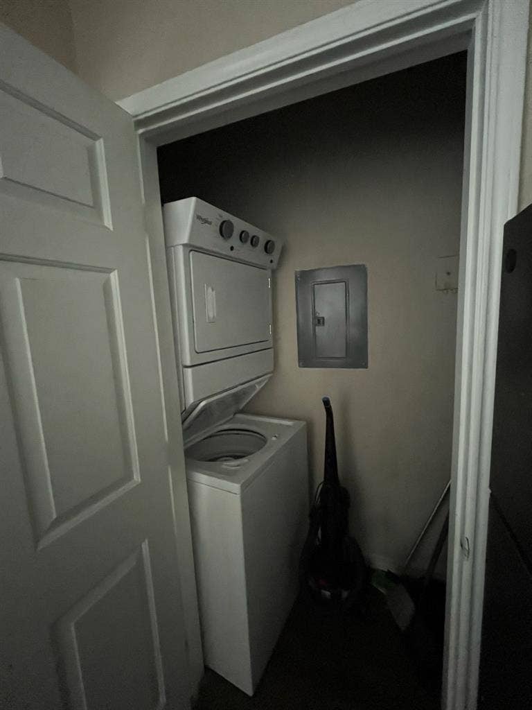 1 bd available in a 4bd/2bath unit
