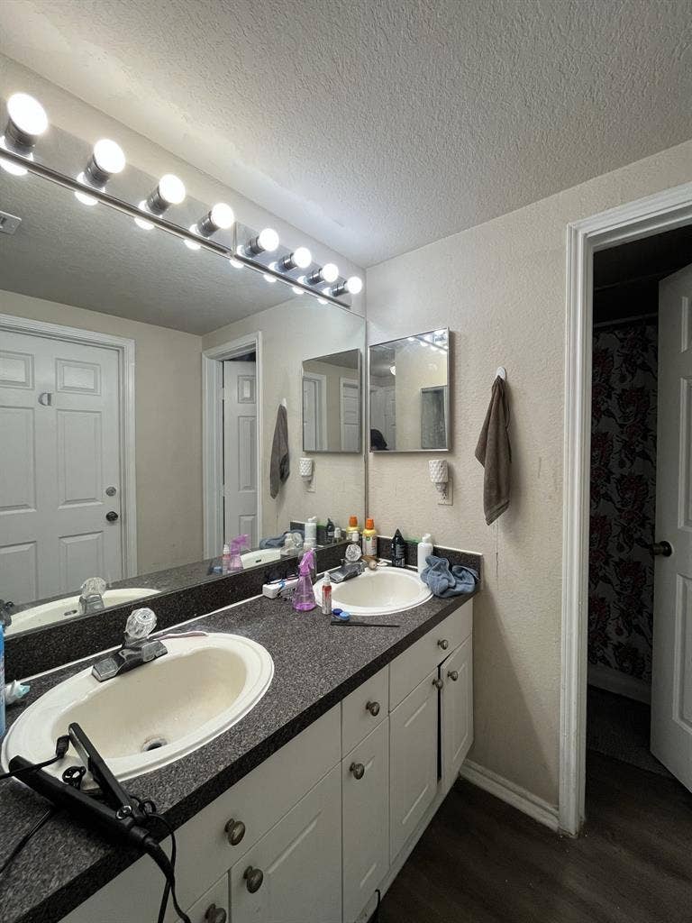 1 bd available in a 4bd/2bath unit