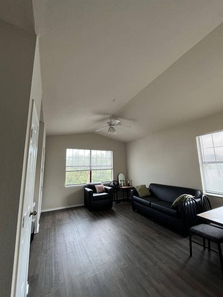 1 bd available in a 4bd/2bath unit