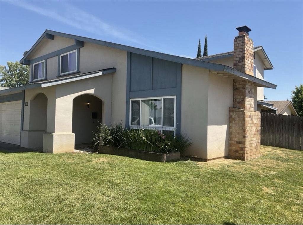 In need of 2 more roommates!
