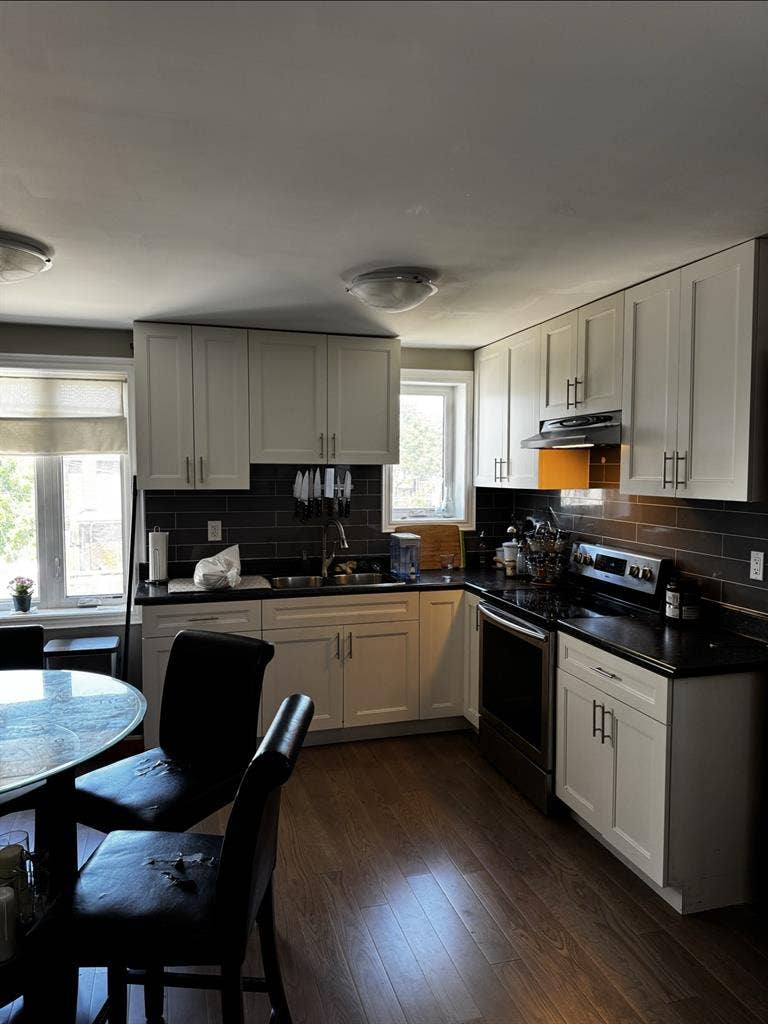 Room for rent - Keele & Rogers Rd