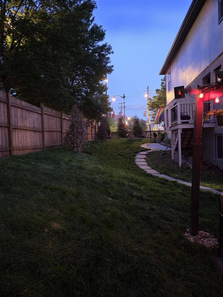 Room in SFH near MN Ave Metro