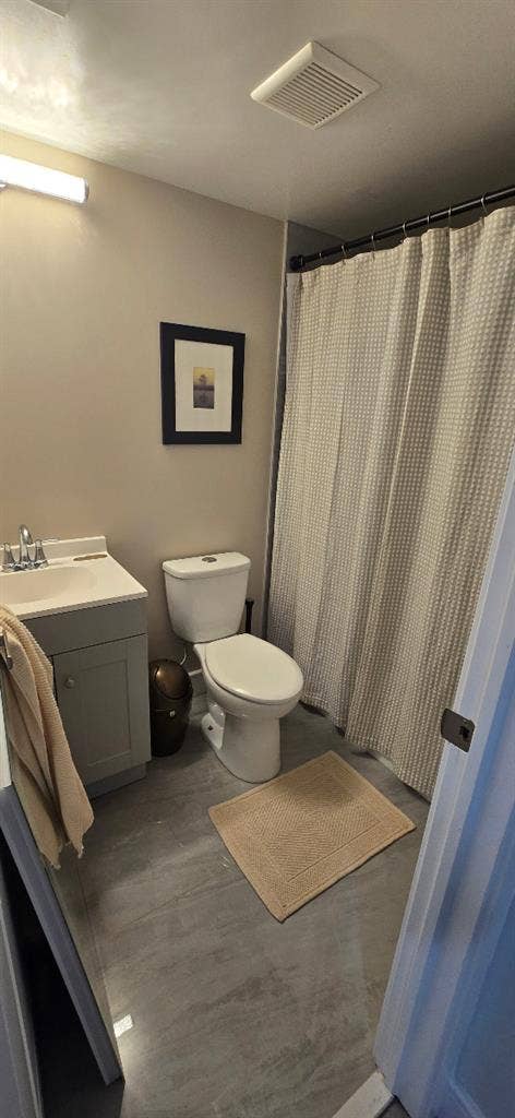 Room in SFH near MN Ave Metro