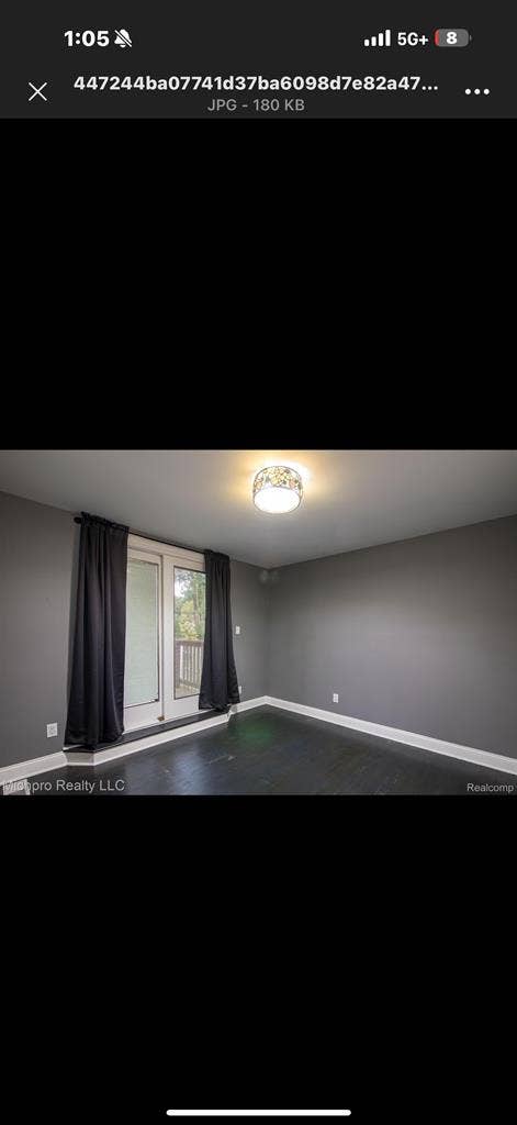 LOOKING FOR ROOM-MATE- Sterling Hts