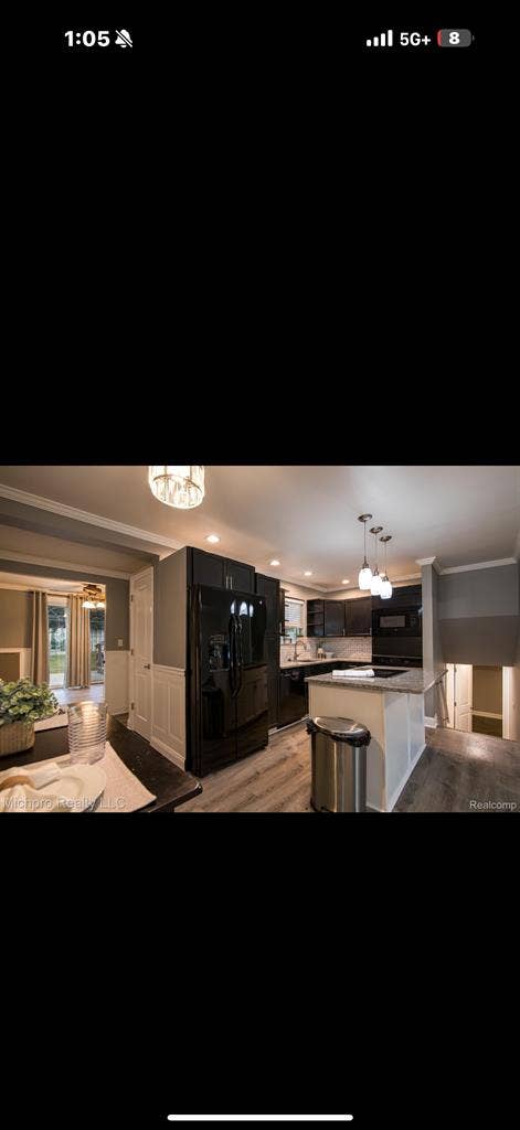 LOOKING FOR ROOM-MATE- Sterling Hts