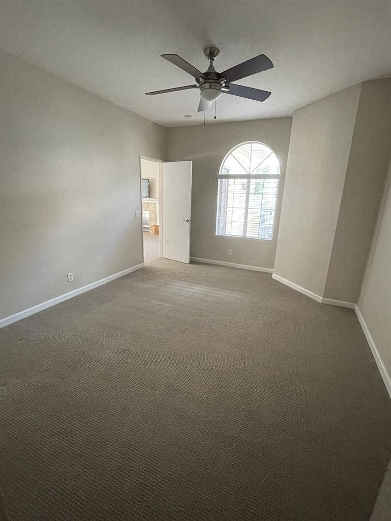 Unfurnished room w/ private bath