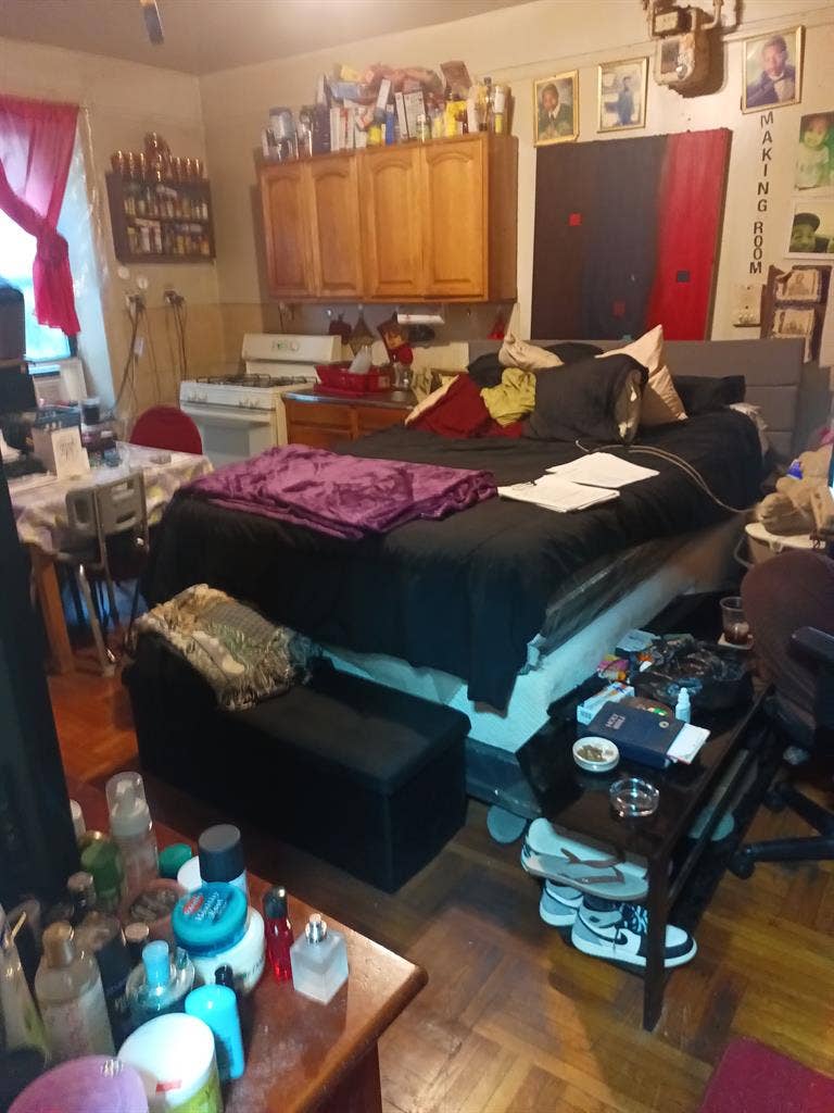 CLEAN ROOM IN THE BRONX NEW YORK