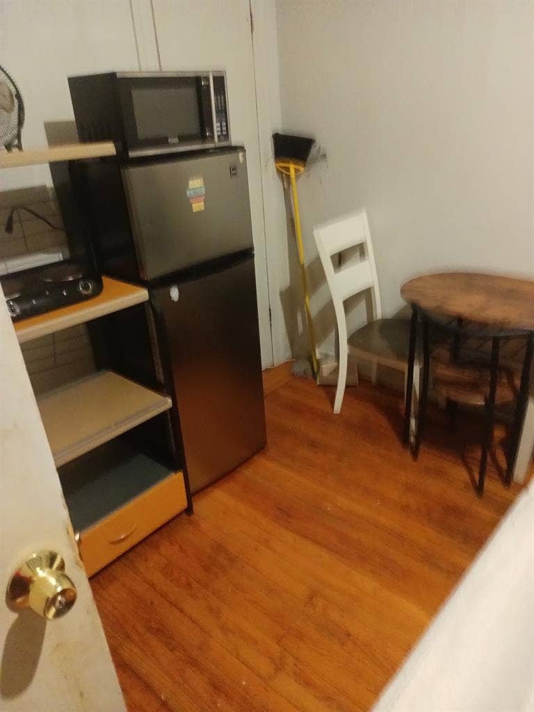 CLEAN ROOM IN THE BRONX NEW YORK