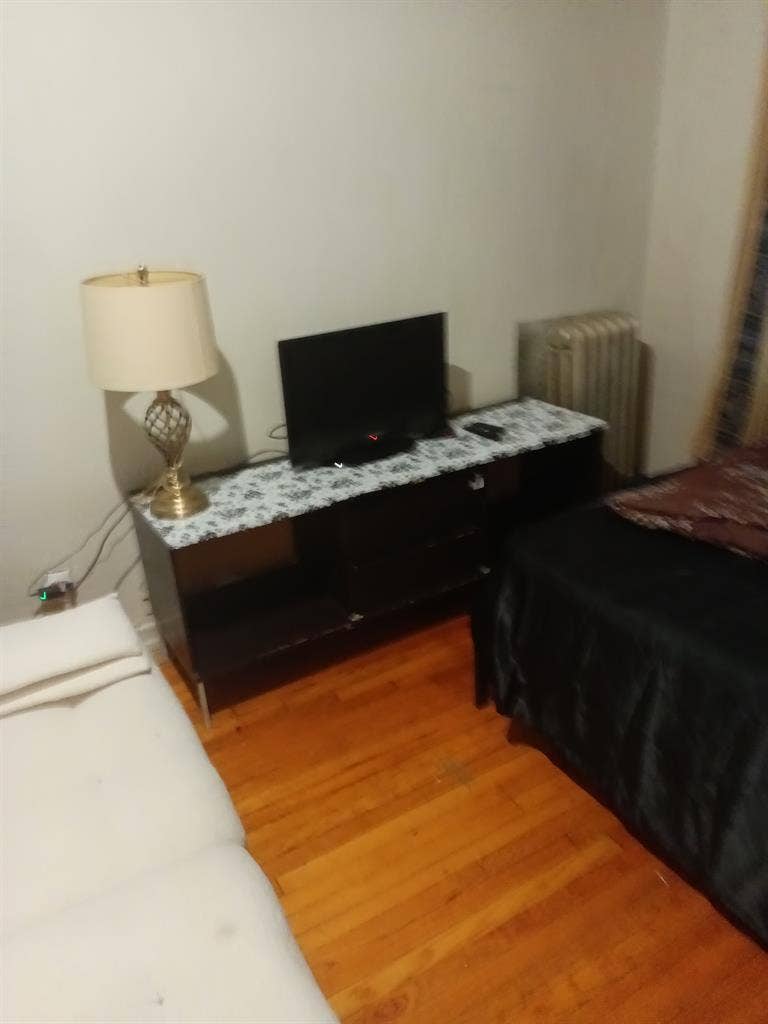 CLEAN ROOM IN THE BRONX NEW YORK