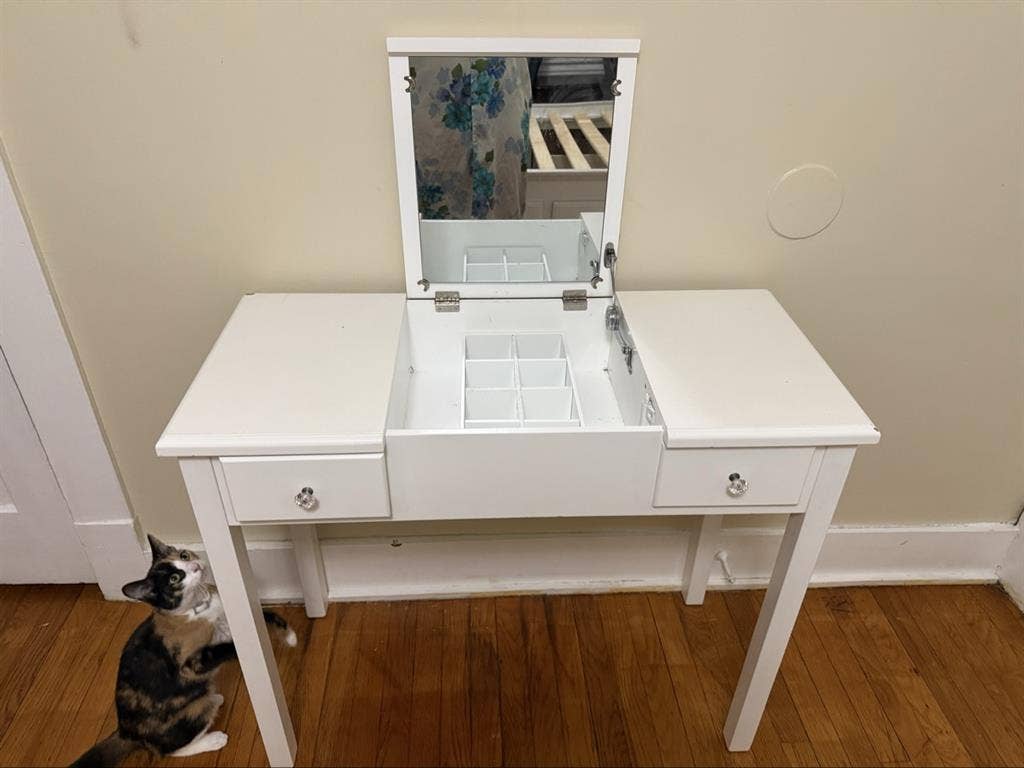 Large private room furnished or not