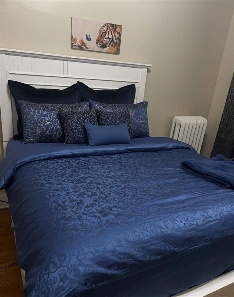 Large private room furnished or not