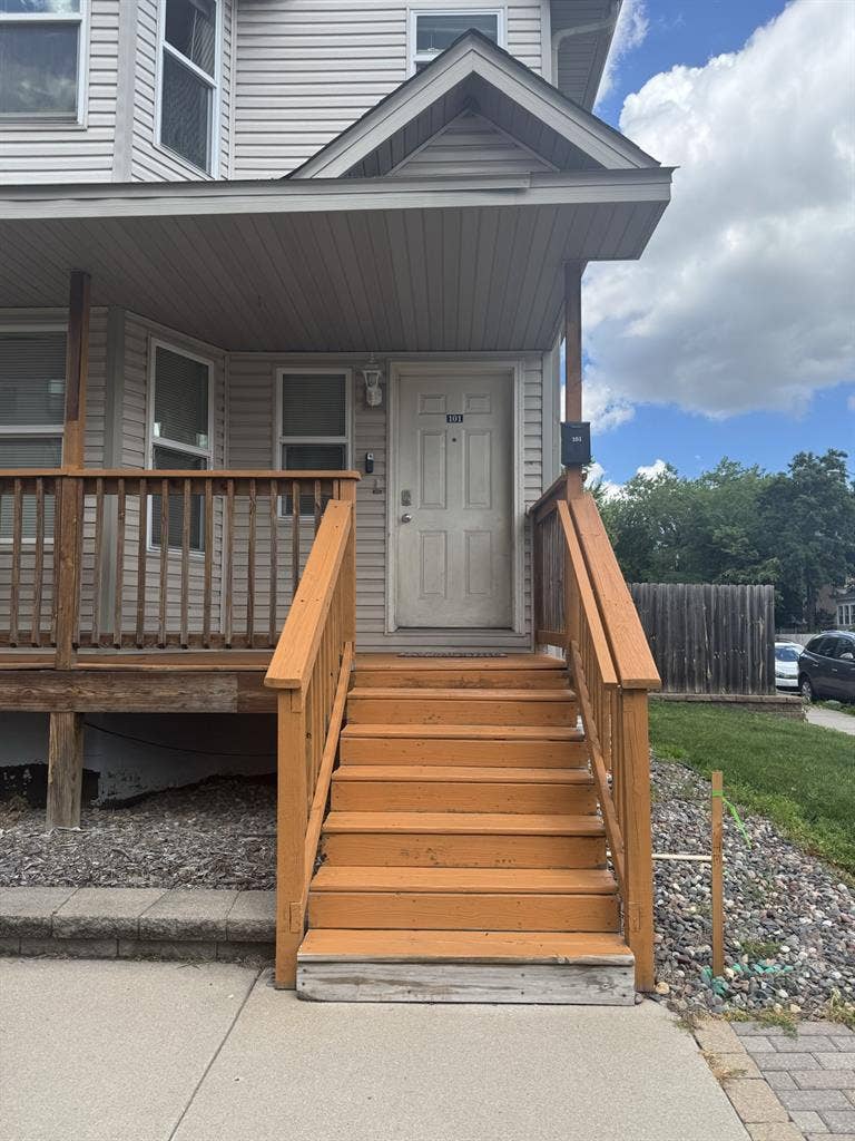Looking for a roommate!