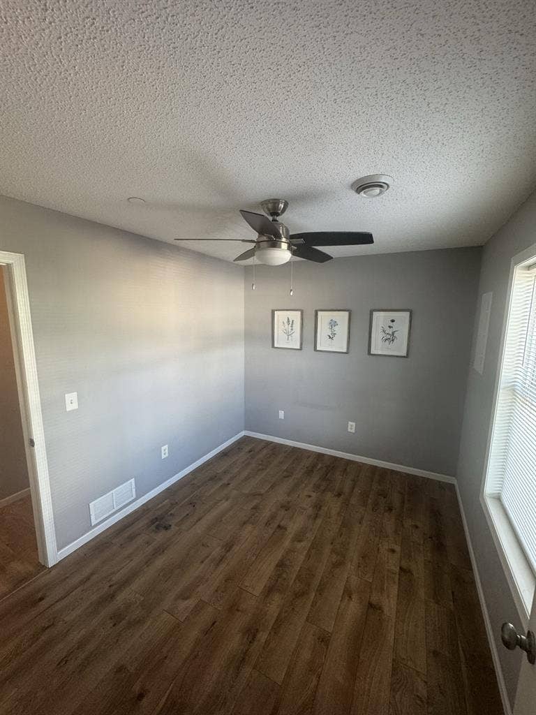 Looking for a roommate!