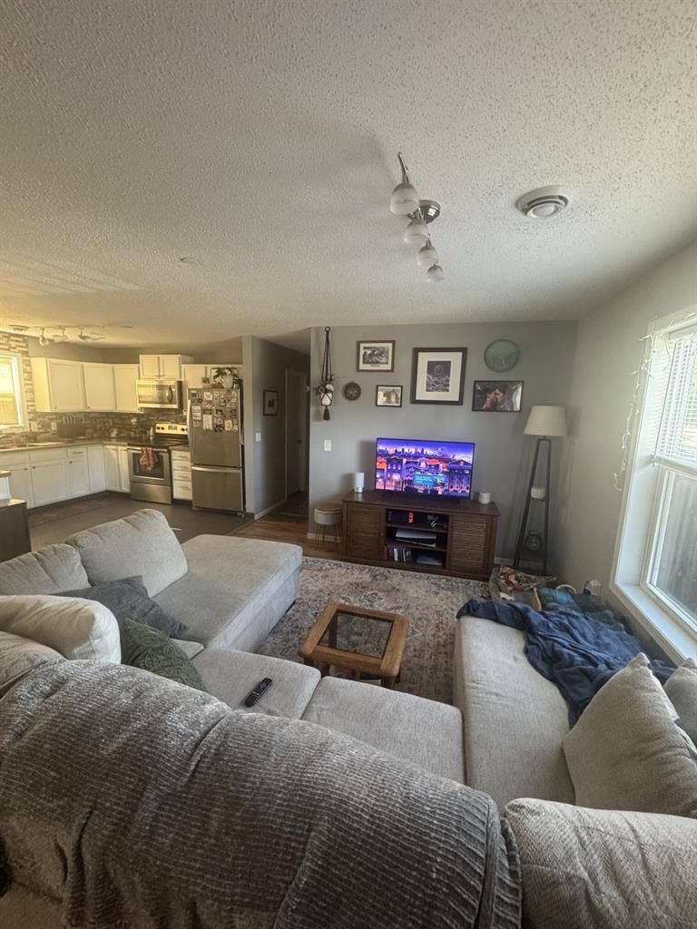 Looking for a roommate!