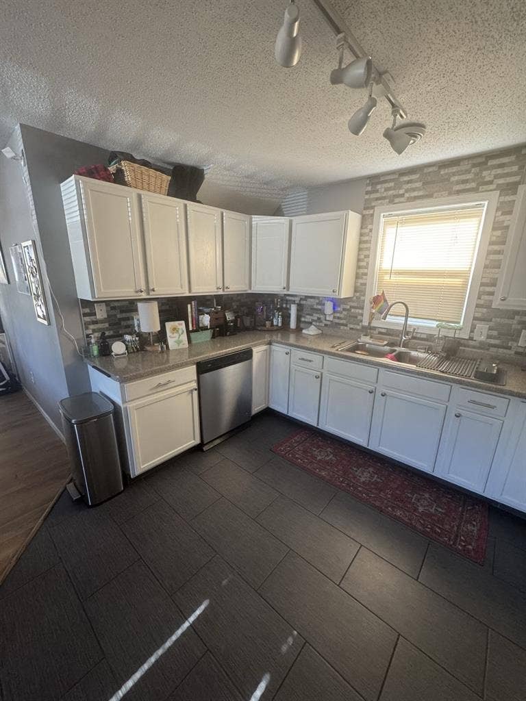 Looking for a roommate!