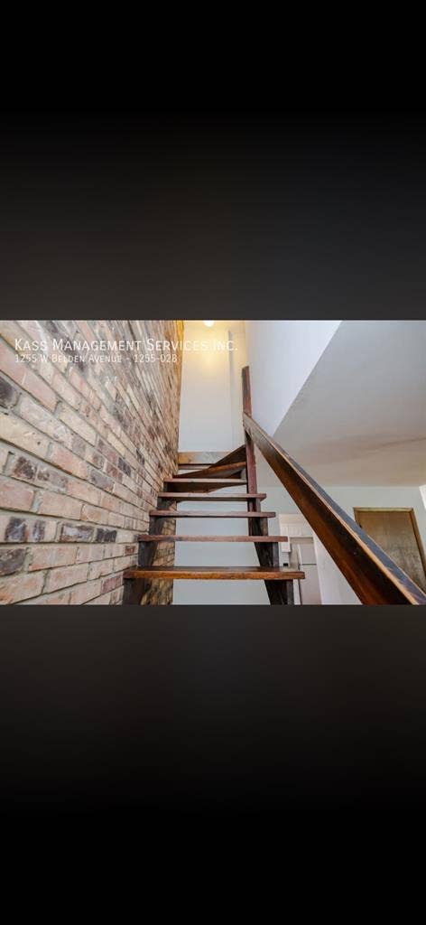 2 bed 2 ba in Lincoln Park!