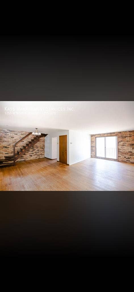 2 bed 2 ba in Lincoln Park!
