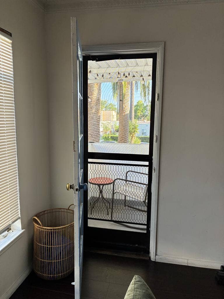 Looking for a female roommate!