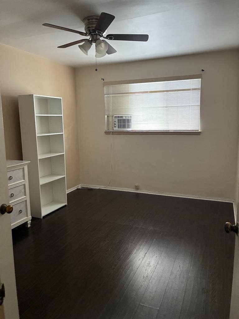 Looking for a female roommate!