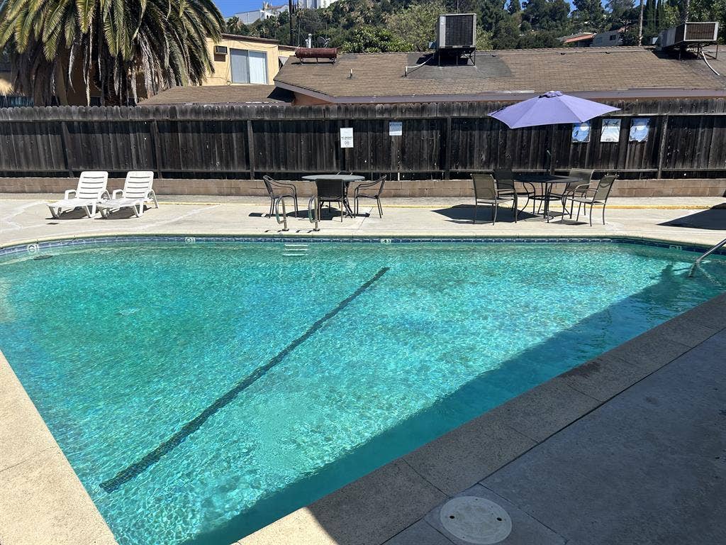 Cozy pet-friendly furnished APT