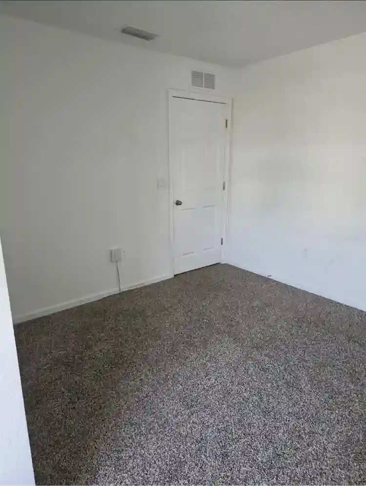 Town house room for rent