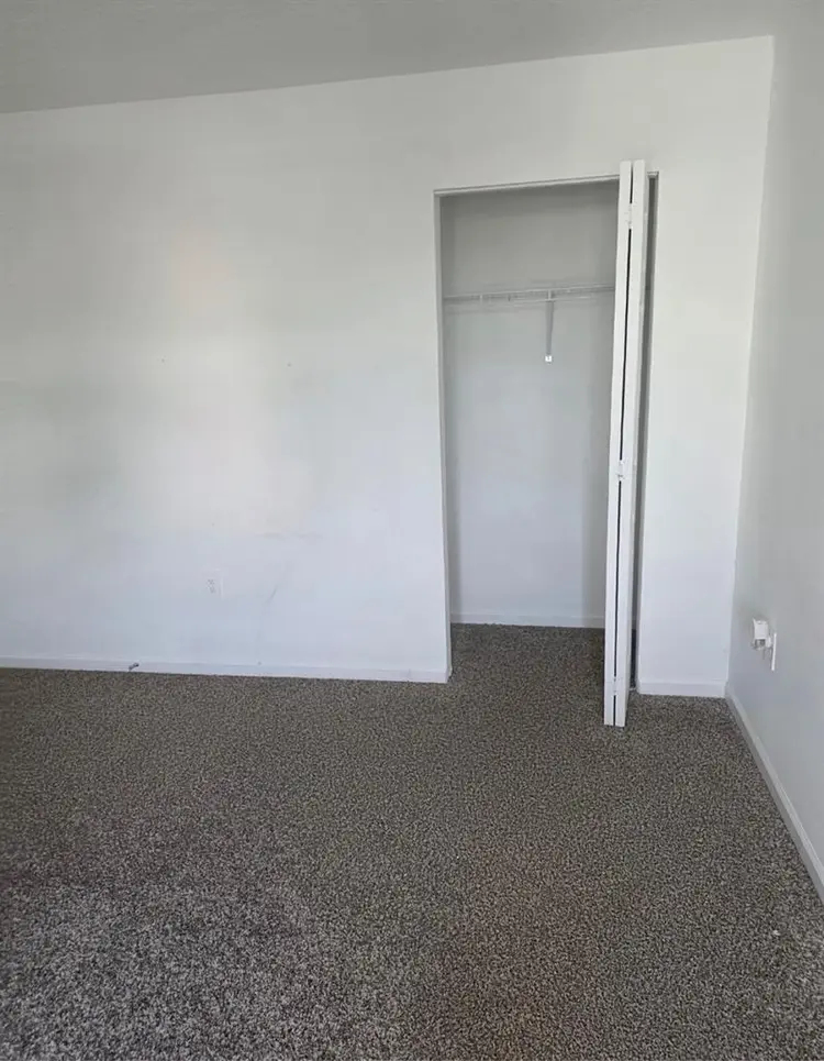 Town house room for rent