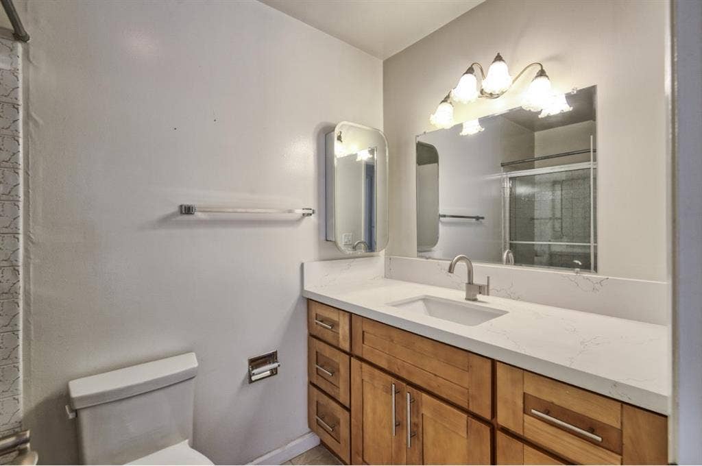 Room for rent in 2 Bed/2 Bath apt.