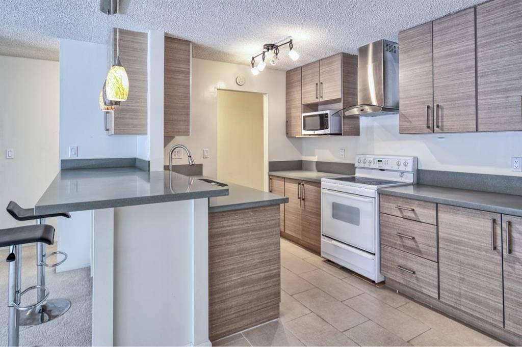 Room for rent in 2 Bed/2 Bath apt.