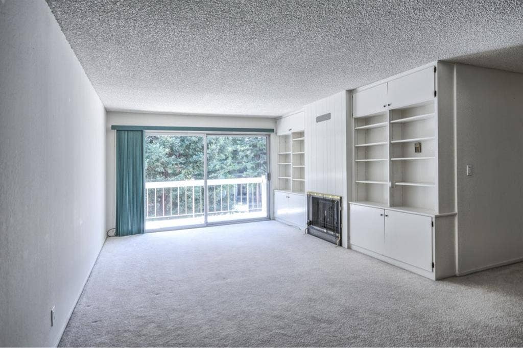 Room for rent in 2 Bed/2 Bath apt.