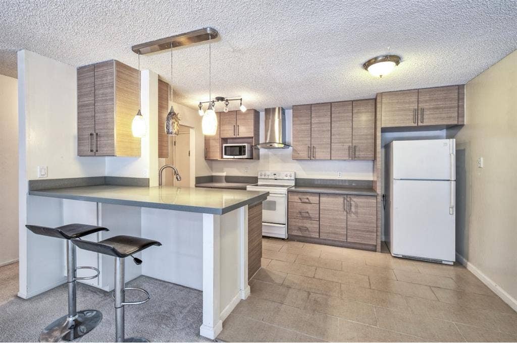 Room for rent in 2 Bed/2 Bath apt.