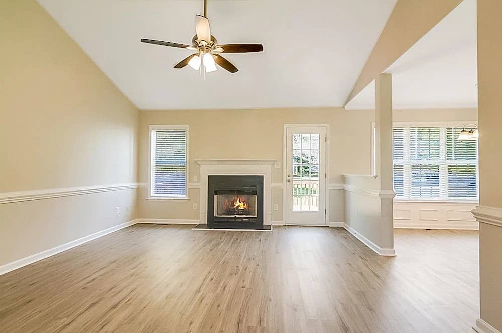 Roommates Needed