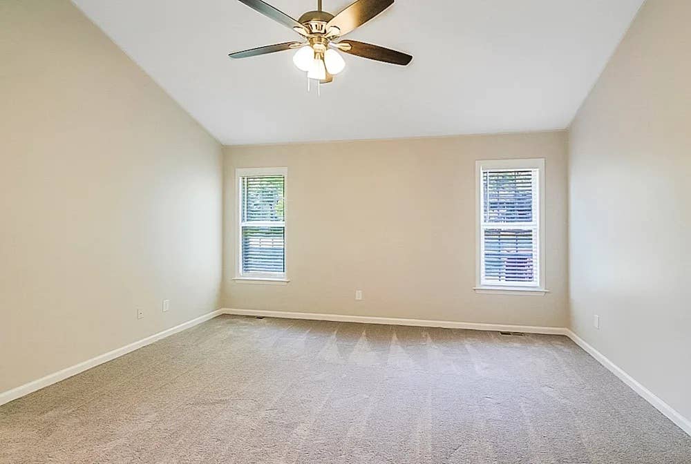 Roommates Needed