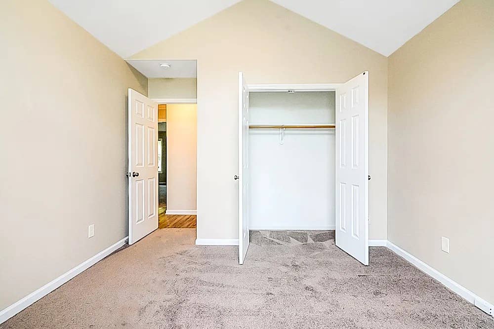 Roommates Needed