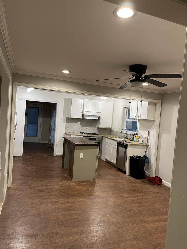 Bedroom w/own bathroom