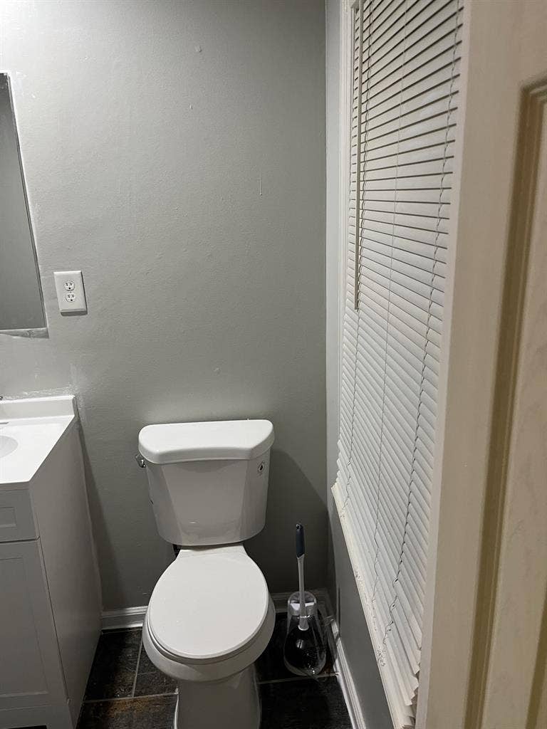 Bedroom w/own bathroom
