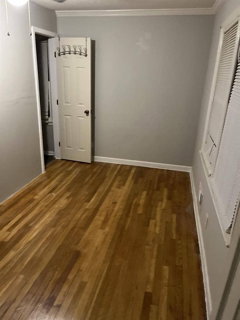 Bedroom w/own bathroom
