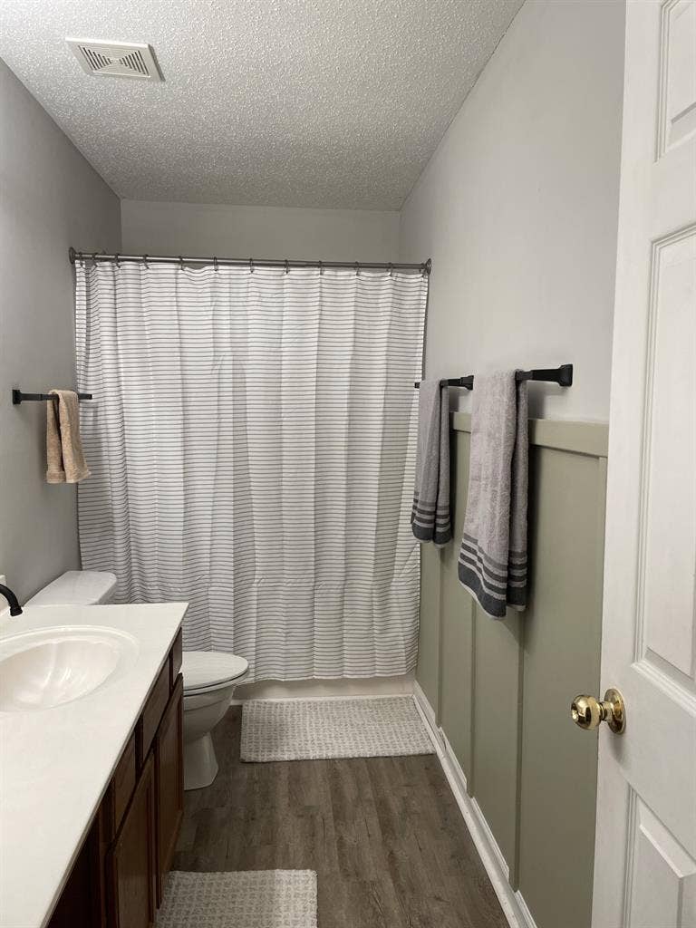 Private Bed and Bathroomm